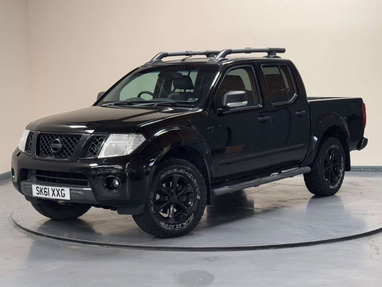 2011 Nissan Navara Double Cab Pick Up Tekna 2.5dCi 190 4WD PICK UP DIESEL Manual