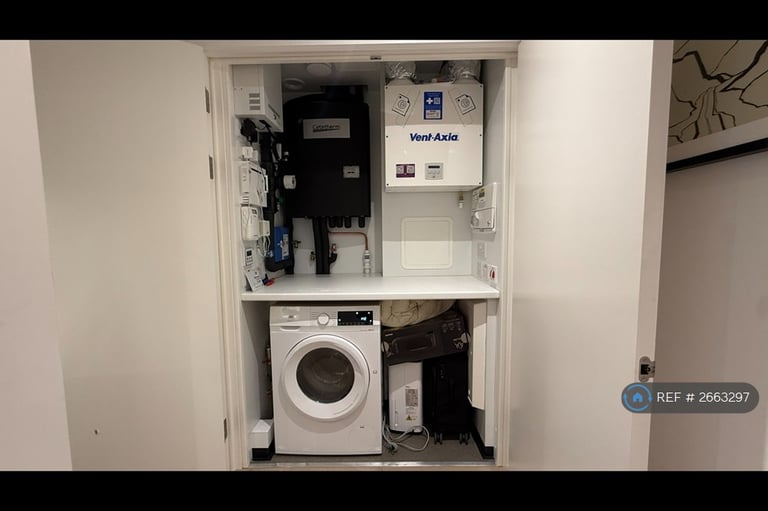 1 bedroom flat in Hewson Way, London, SE17 (1 bed) (#2663297)