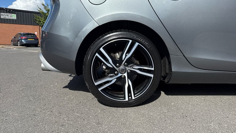 2019 Volvo V40 1.5 T3 R-Design Edition Hatchback 5dr Petrol Auto Euro 6 (s/s) (152 ps) Hatchback ...