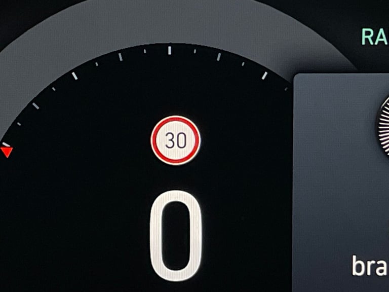 2022 Fiat 500e 42kWh RED Hatchback 3dr Electric Auto (118 ps) - CRUISE - SPEED LIMIT RECOG Hatchb...