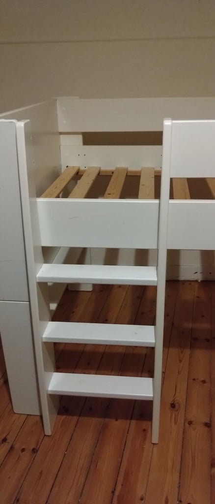 Cabin bed 