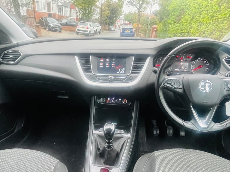 2018 Vauxhall Grandland X 1.2 Turbo SE 5dr HATCHBACK Petrol Manual