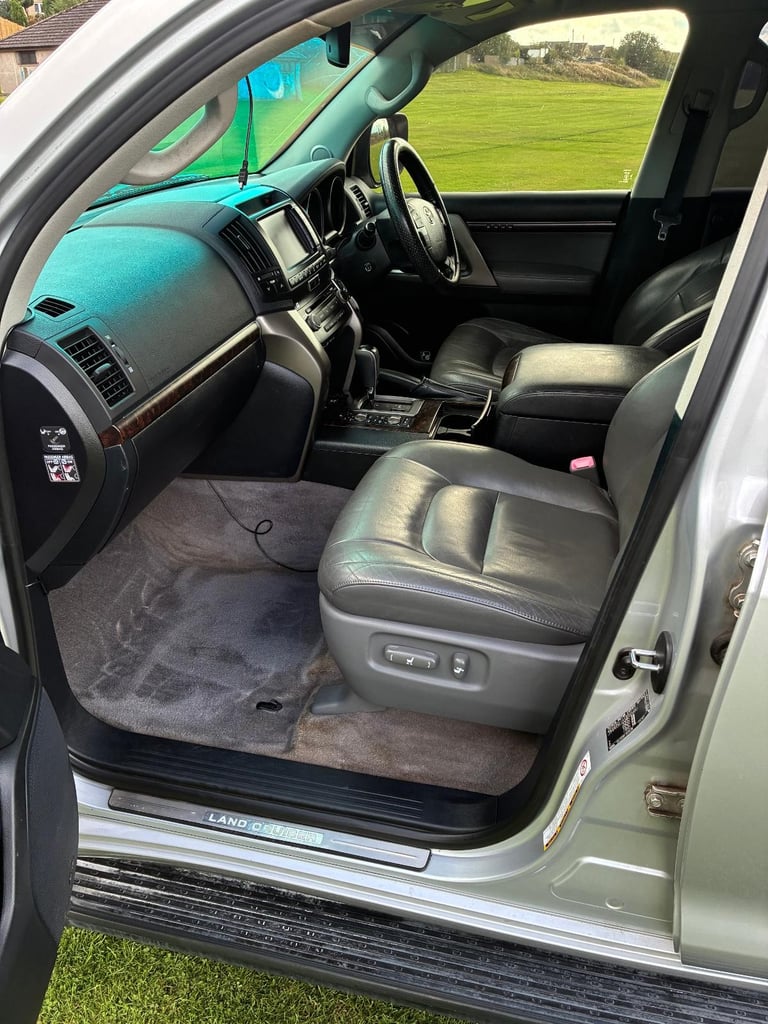 Toyota Land Cruiser v8 