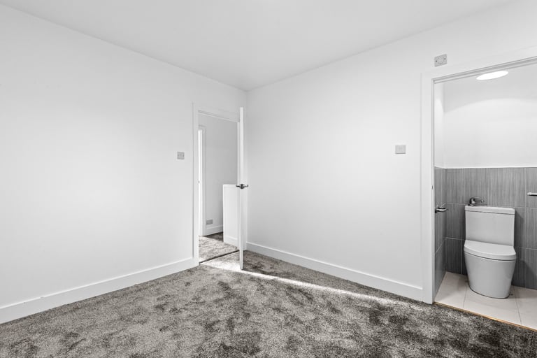 3 Bed 2 Bath 1WC House To Let SL4 ! **OPEN TO COMPANY LET**