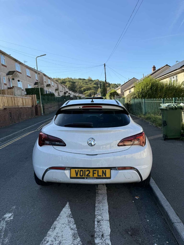 Vauxhall, ASTRA GTC, Hatchback, 2012, Manual, 1686 (cc), 3 doors