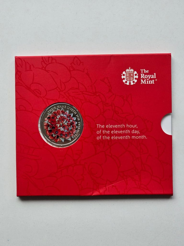 image for Royal Mint 2016 Poppy Remembrance Eleventh Hour £5 Collector's Coin Set  