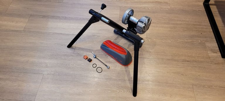 image for Saris Fluid 2 turbo trainer bundle 