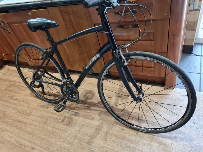 SPECIALIZED SIRRUS HYBRID BIKE GREAT CONDITION FOR SALE 