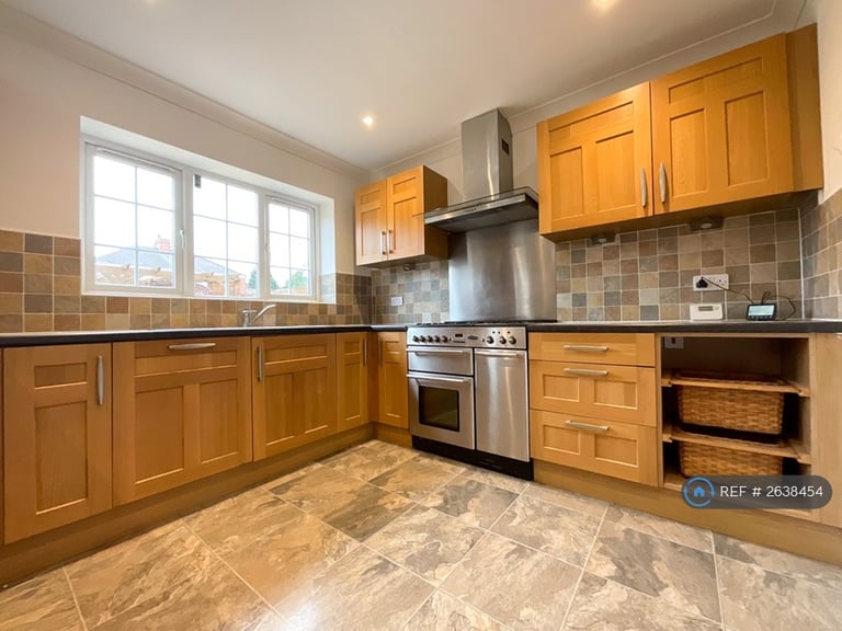 image for 4 bedroom house in St. Ursulas Road, Doncaster, DN4 (4 bed) (#2638454)