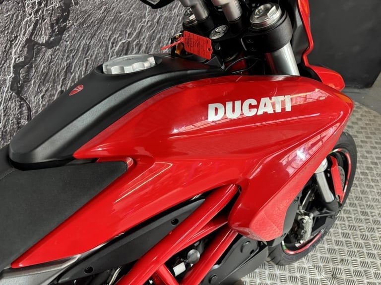 DUCATI HYPERMOTARD 821 2015