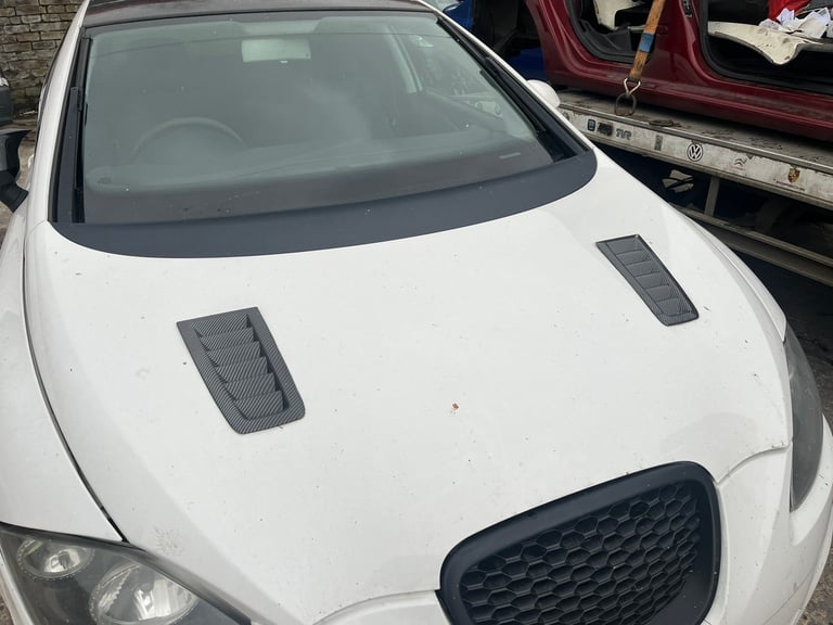 SEAT LEON MK2 FACELIFT IN WHITE LB9A FOR BREAKING / BUMPERS/LIGHTS ETC