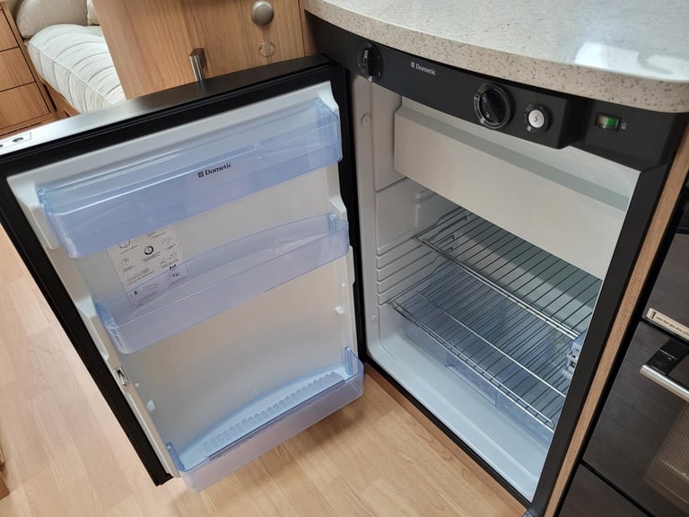 Bailey Unicorn Valencia 2014 Single Axle 4 Berth - Fixed Bed, Motor Mover, ATC