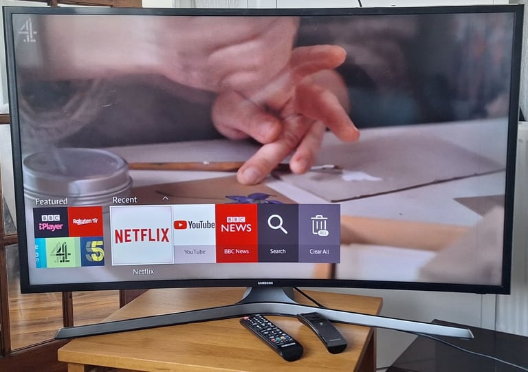 Please Read the description 40in Samsung smart curved tv