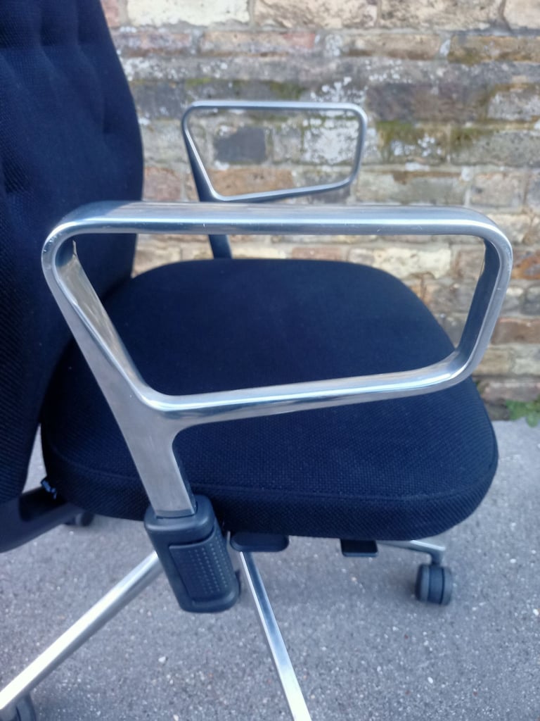 Fully functional as new Vitra  office / desk chair