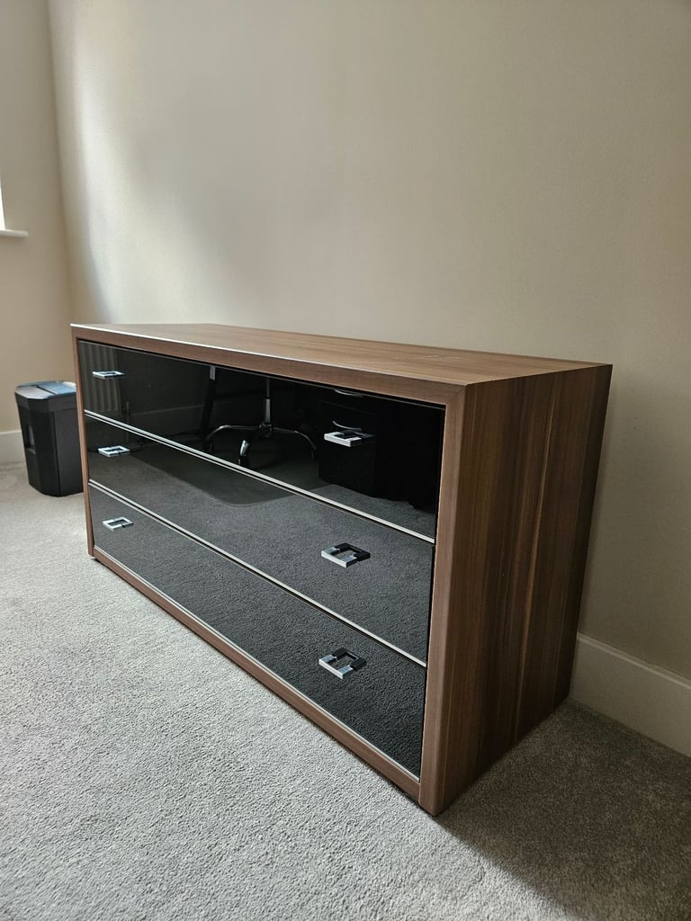 image for Chest of Drawers