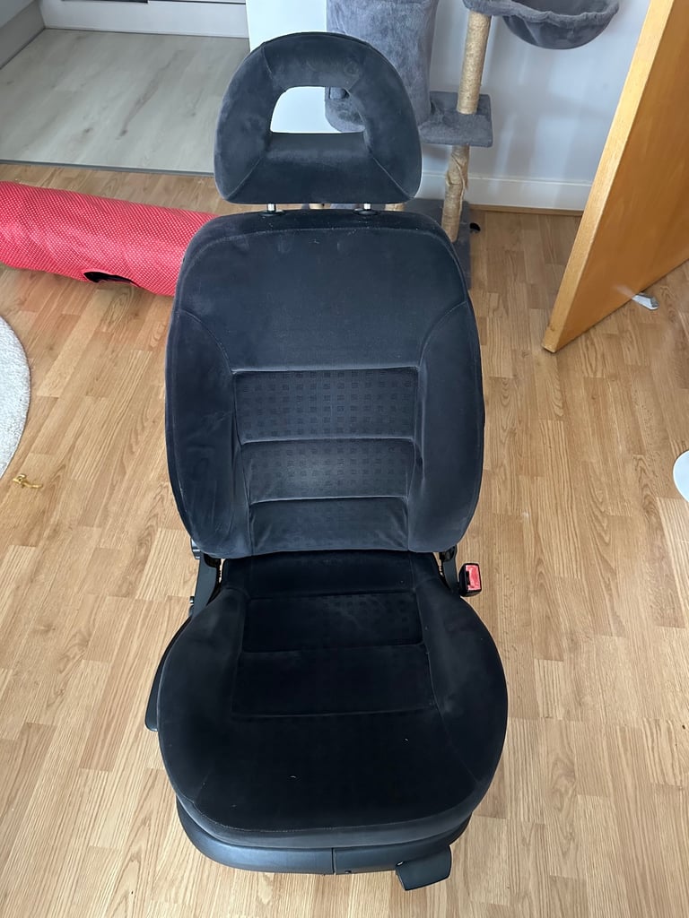 VW Golf Mk4/Bora car seats