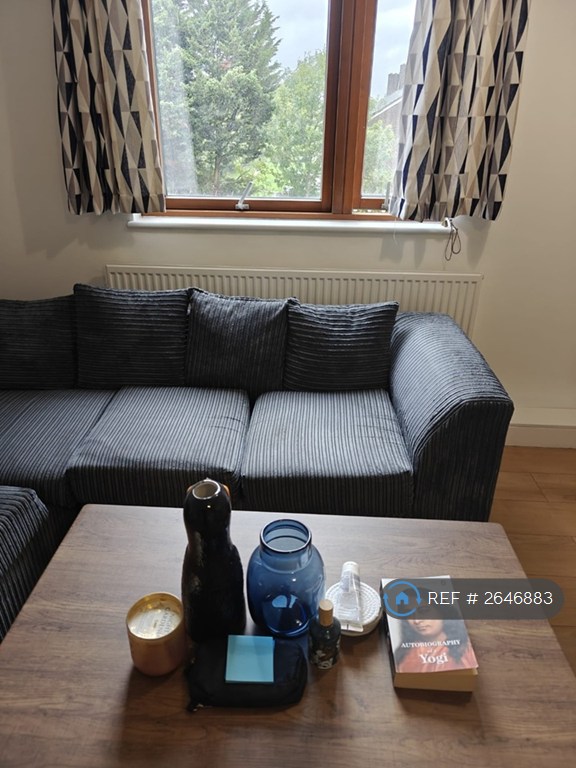 2 bedroom flat in Alexandra Avneue, Harrow, HA2 (2 bed) (#2646883)