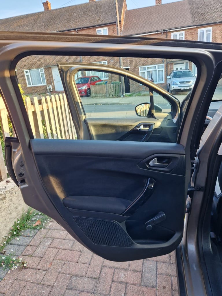 Peugeot, 2008, Hatchback, 2016, Manual, 1199 (cc), 5 doors