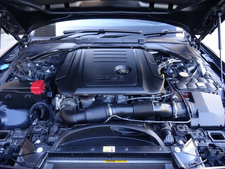 2015 Jaguar XF 2.0d [180] R-Sport 4dr Automatic **LOW MILEAGE*ONLY 15500 MILES FROM NEW** SALOON ...