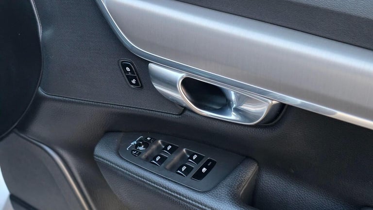 VOLVO S90 2.0 D4 Momentum Auto Euro 6 (s/s) 4dr 2018