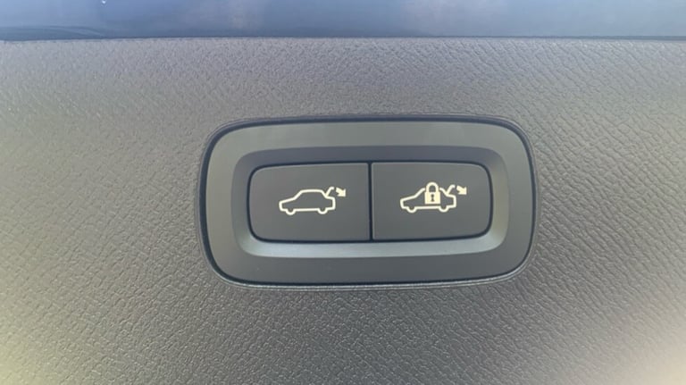 2025 Volvo XC90 Ultra, T8 AWD Plug-in hybrid, Electric/Petrol, Dark, 7 Seats Estate Petrol Parall...