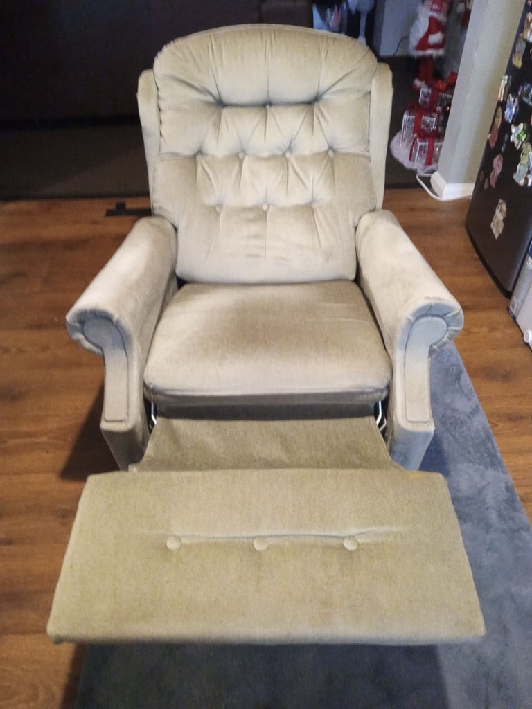 Reclining sofa chair 