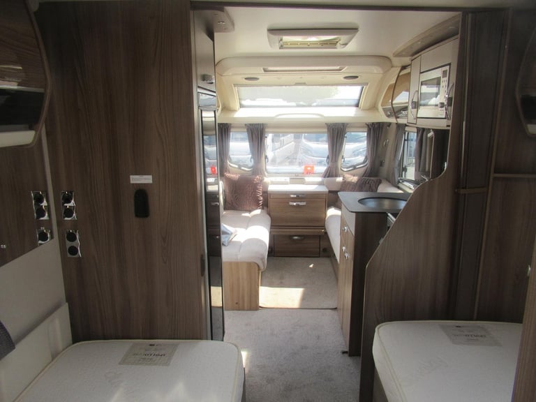 Swift Elegance 565