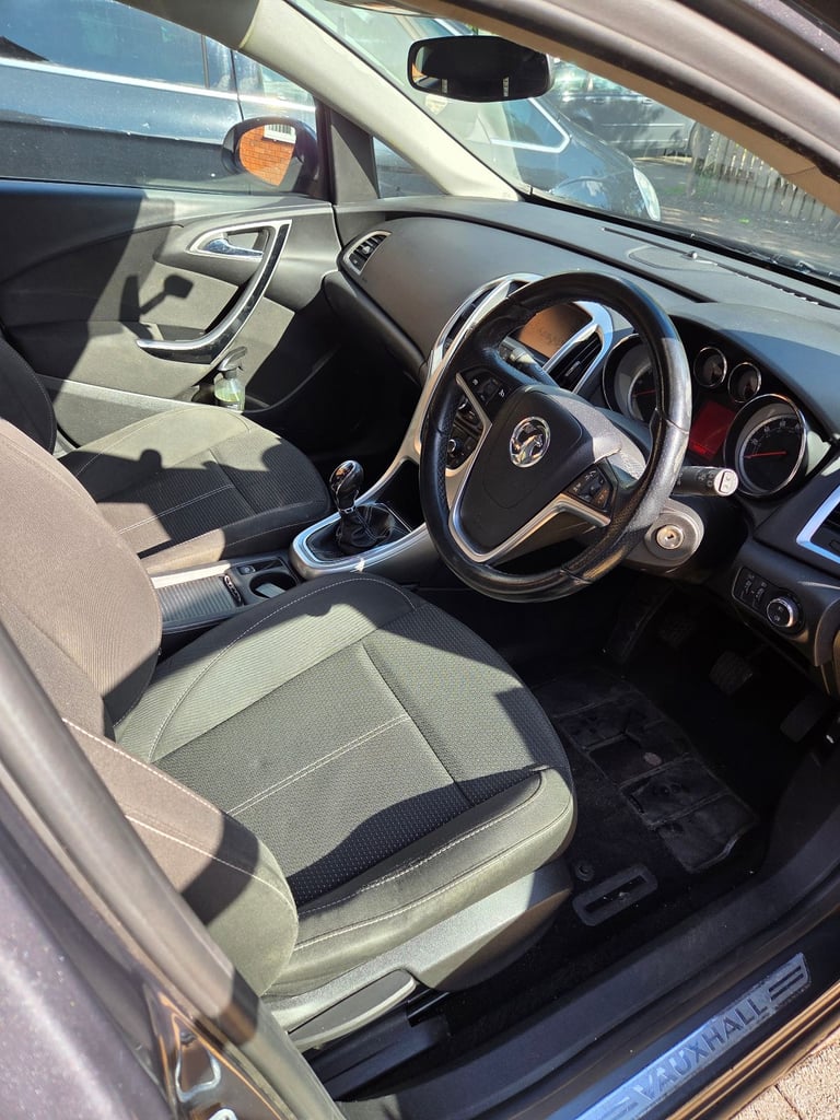 Vauxhall, ASTRA, Hatchback, 2010, Manual, 1598 (cc), 5 doors