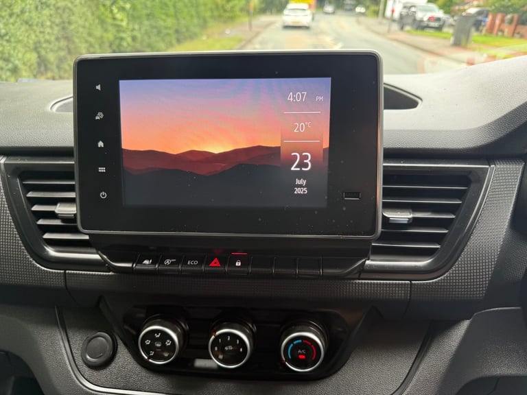 22 reg RENAULT TRAFIC 28 2.0 B/DCI 130 BHP SL BUSINESS+ panel van ( VAT INCLUDE 