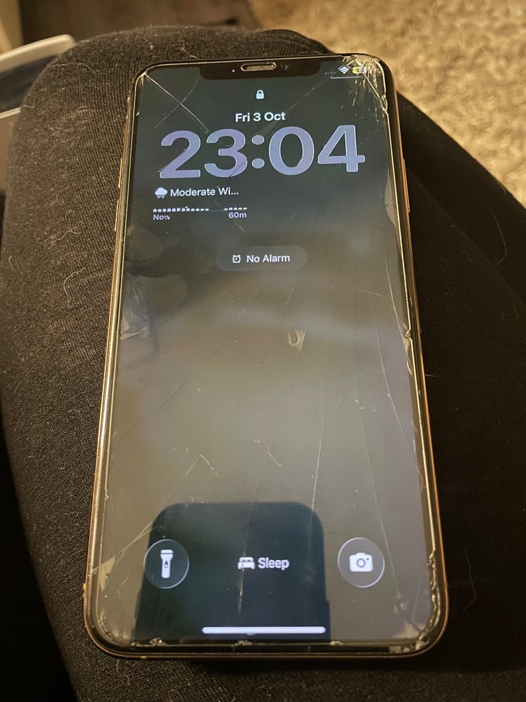 iPhone 11 Pro Max 64GB £100 ONO