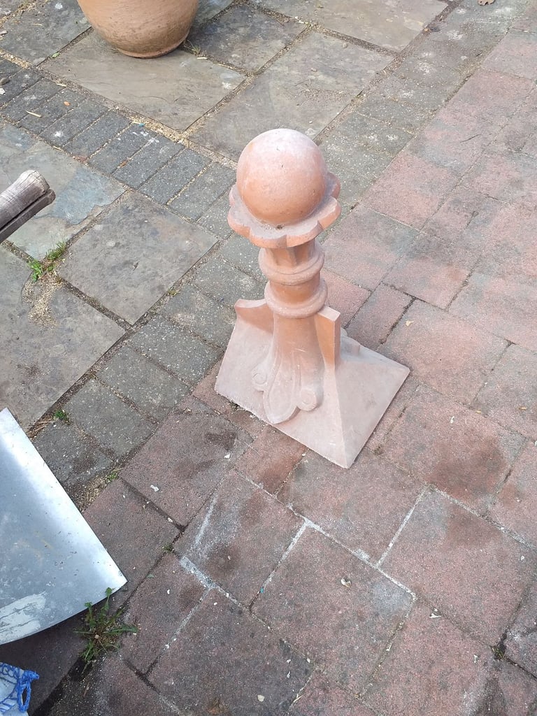 Clay finial