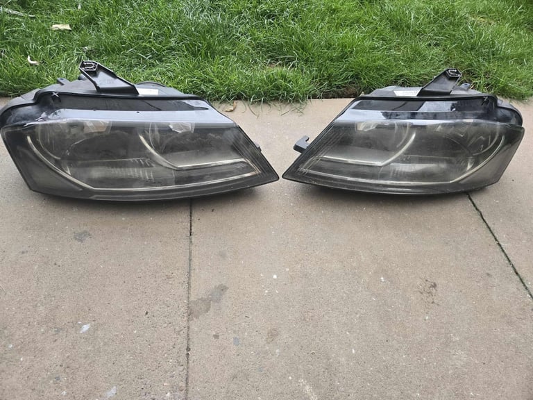 PAIR of GENUINE HELLA Halogen Headlights for Audi A3 2009 (8P) 