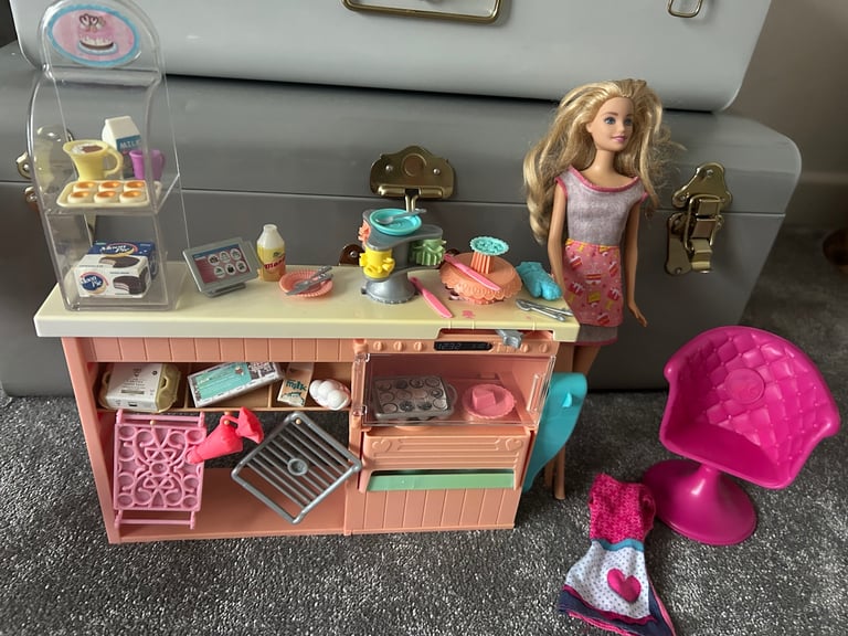 image for Barbie bakery, cake decorating play doh set