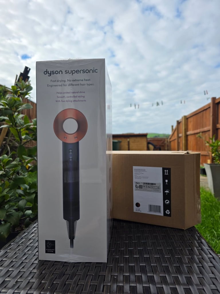 Dyson supersonic high power hair dryer - new in box with seal 