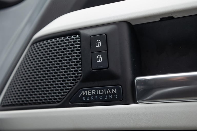 2023 Land Rover Defender 3.0 D250 X-Dynamic SE 110 5dr Auto [7 Seat] ESTATE DIESEL Automatic