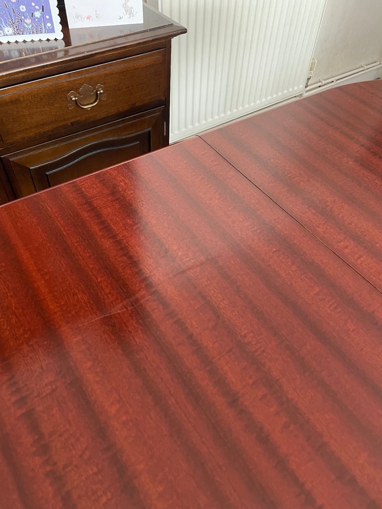 Mahogany Effect Extendable Dining Table with 6 Chairs