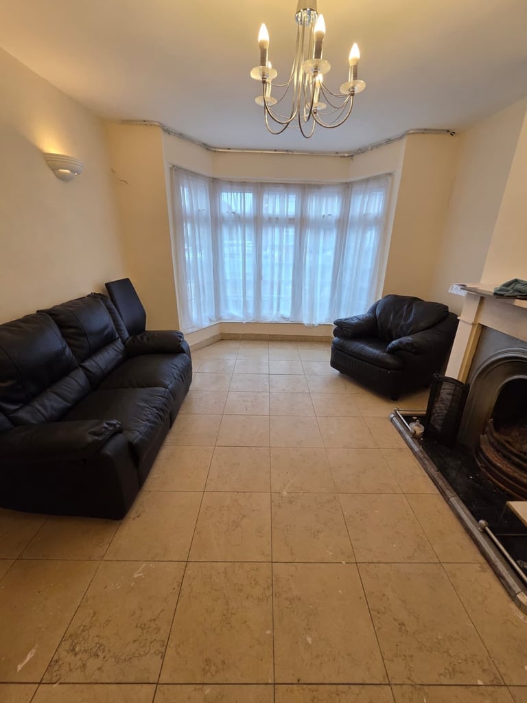 3 bed house Clifford rd Ruislip ha4 6pr
