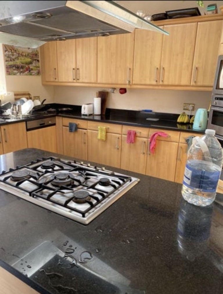 Spacious & Cosy Ensuite Room for Rent TW14 0JS 