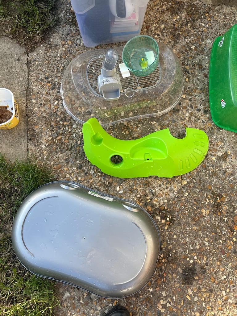 image for FREE hamster cages x2 & accessorises  