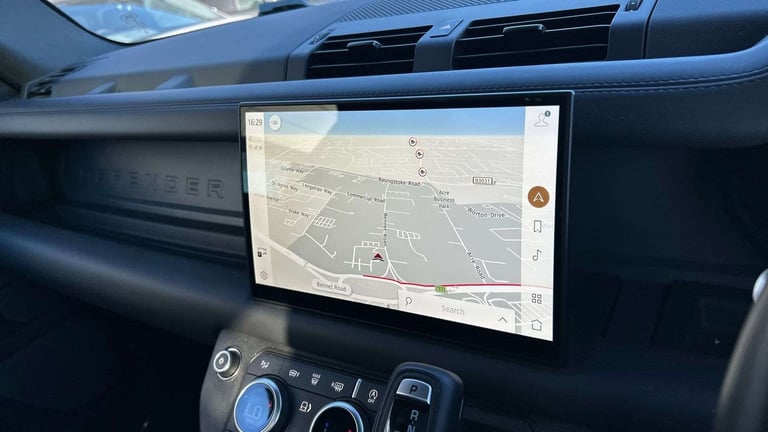 2024 Land Rover Defender 3.0 D250 X-Dynamic HSE 90 3dr Auto ESTATE DIESEL Automatic