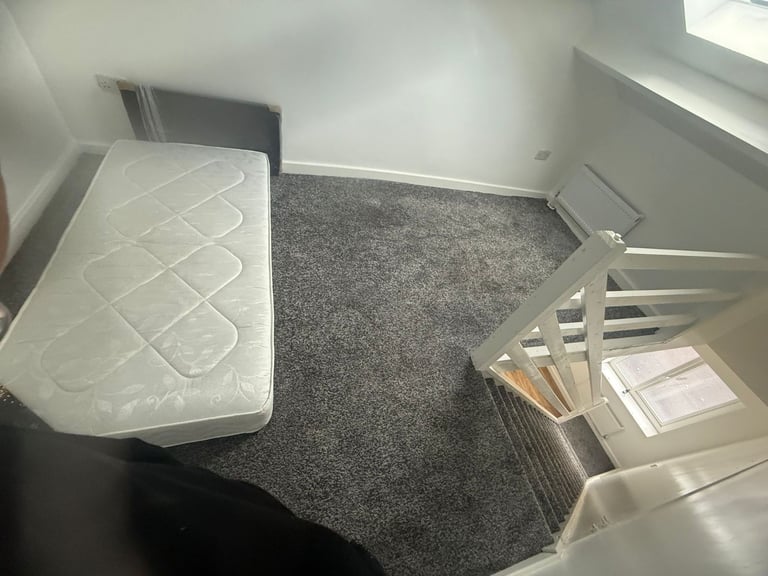 Spacious & Cosy Duplex Ensuite Room for Rent M46 0DA