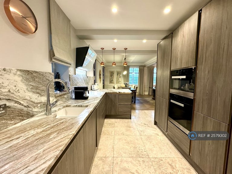 4 bedroom flat in Chiltern Court, London, NW1 (4 bed) (#2579302)