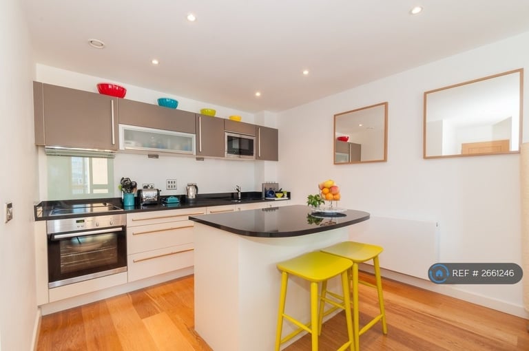 2 bedroom flat in Watermans Place, Leeds, LS1 (2 bed) (#2661246)