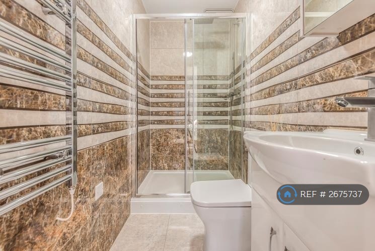 2 bedroom flat in Kitchener House, High Wycombe, HP11 (2 bed) (#2675737)