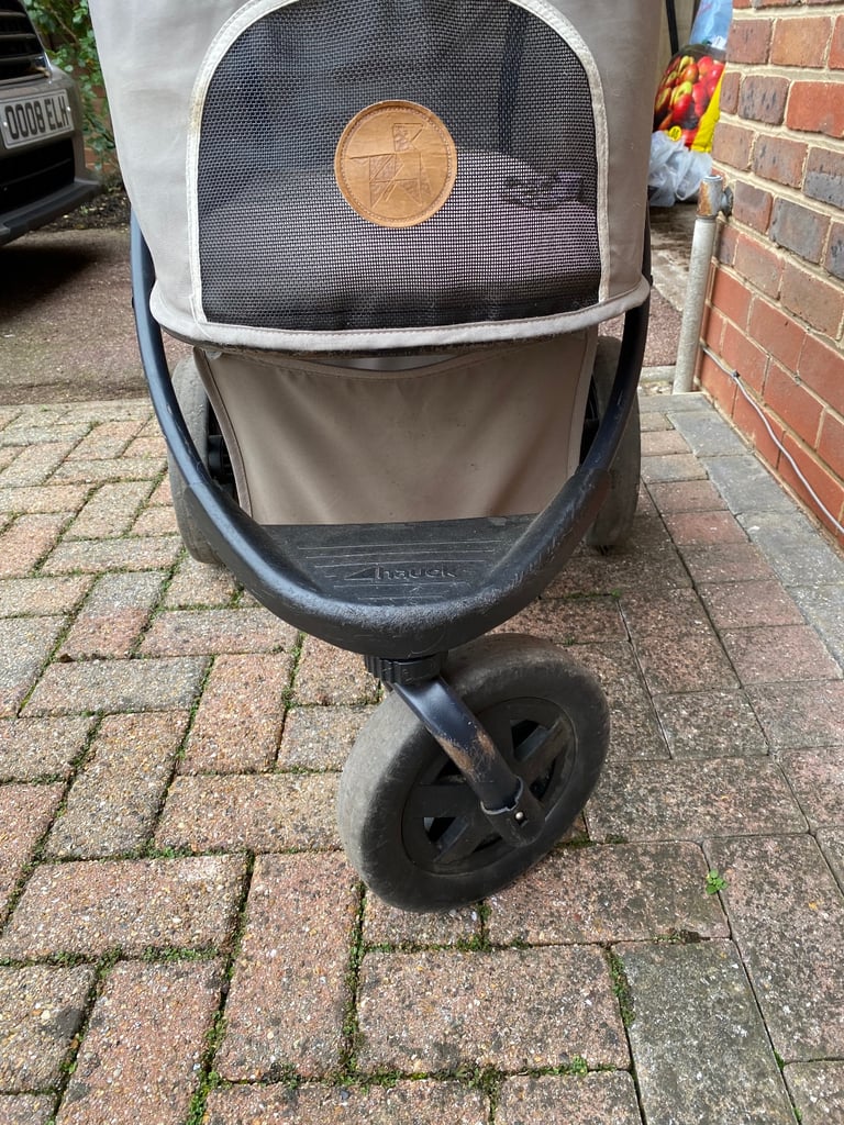 Pet stroller/pram/pushchair 