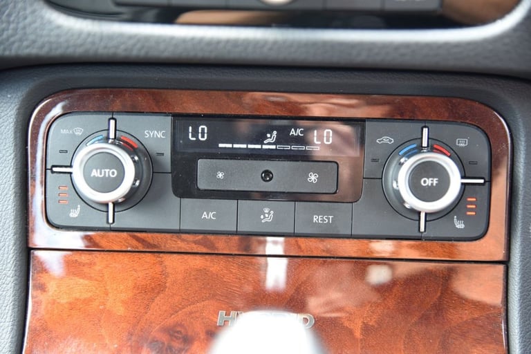 2013 Volkswagen Touareg 3.0h TSI V6 Hybrid SUV 5dr Petrol Hybrid Tiptronic 4WD Euro 5 (s/s) (333 ...