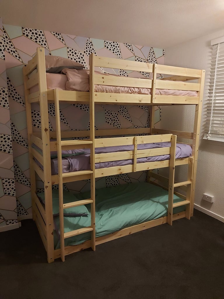 Triple bunkbed