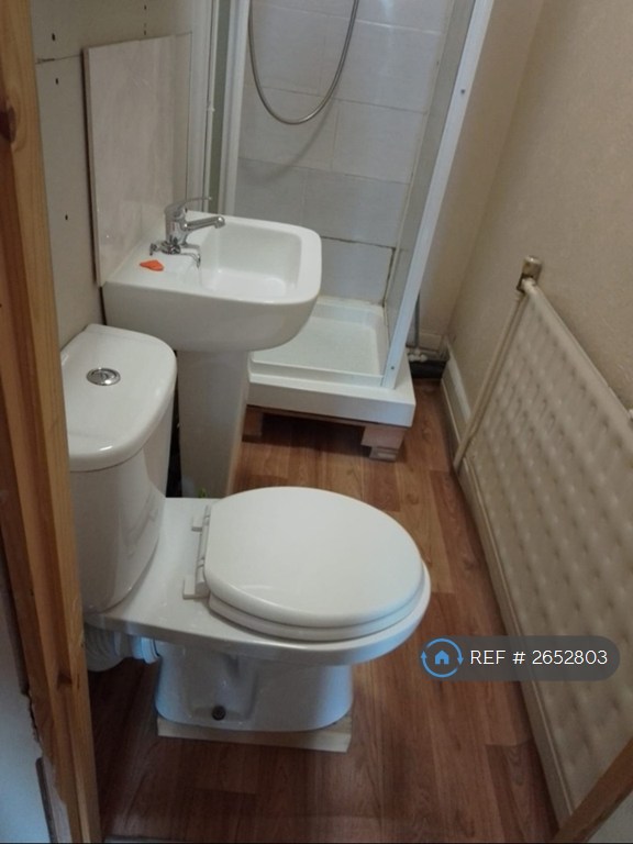 1 bedroom in Wheathouse Road, Huddersfield, HD2 (#2652803)
