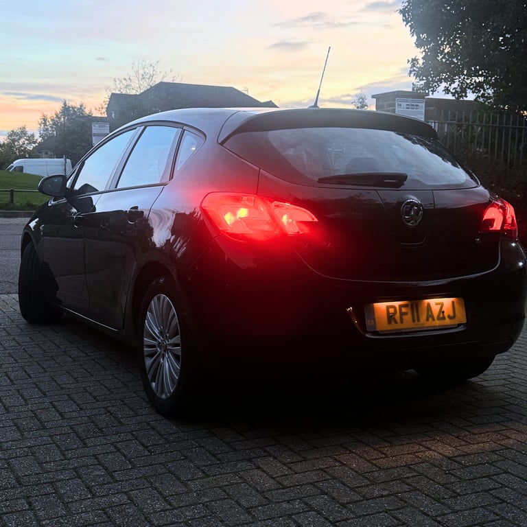 Vauxhall, ASTRA, Hatchback, 2011, Manual, 1598 (cc),5 doors - Image 5