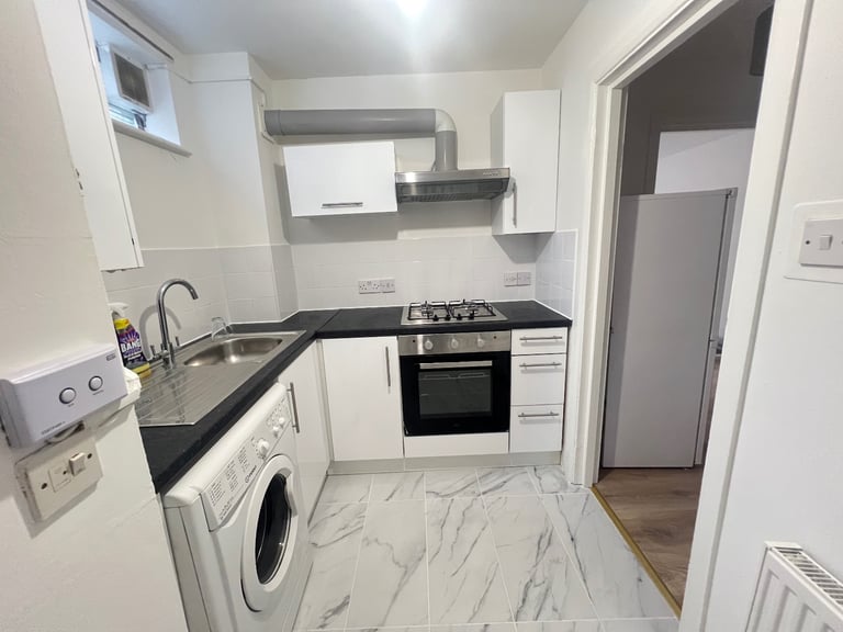 Brand New, Luxury, 1 Bed Garden Flat, 20 Mins To Central London 